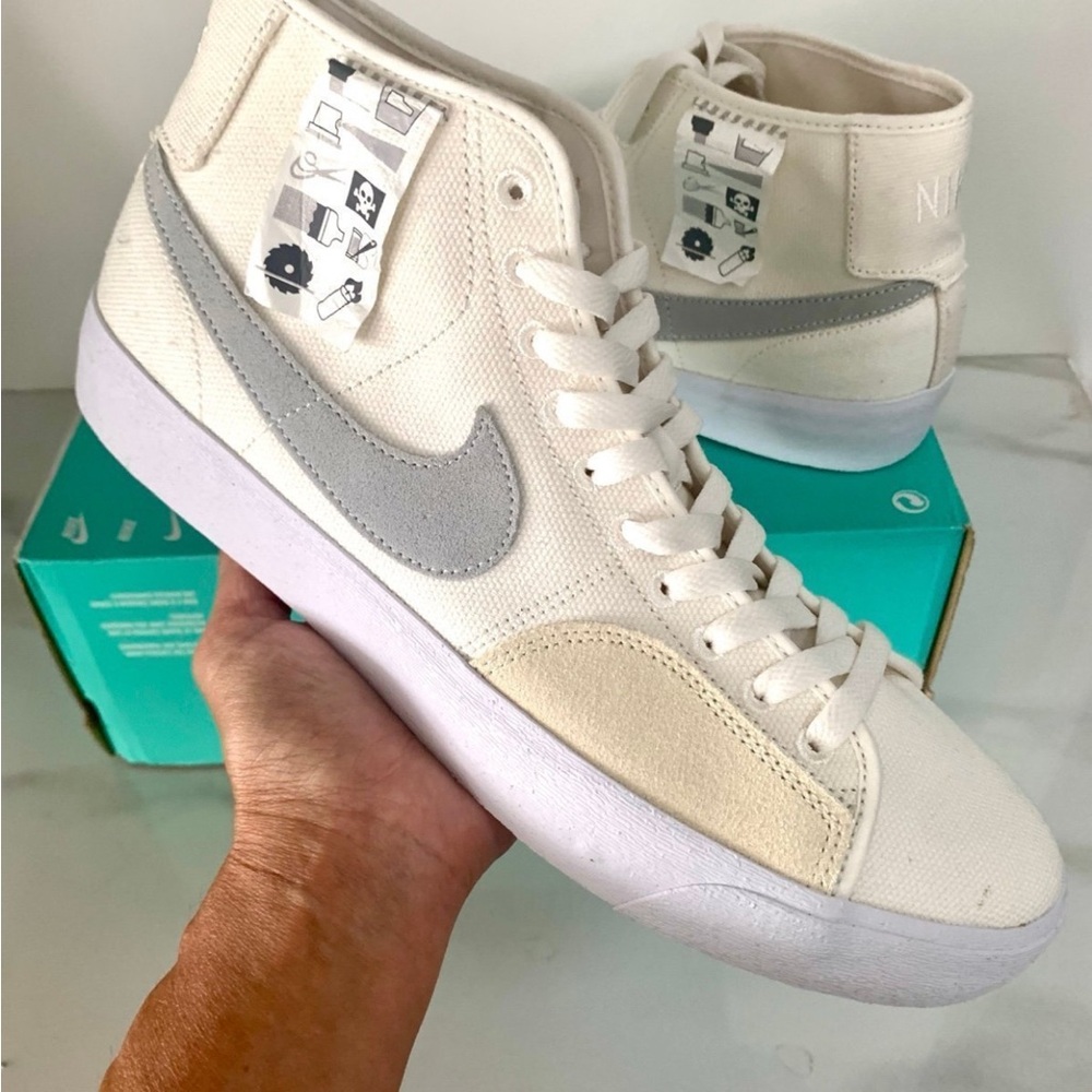 Nike SB Blazer Court Mid PRM Sz 11 Men /
12.5 Women DZ7635 110